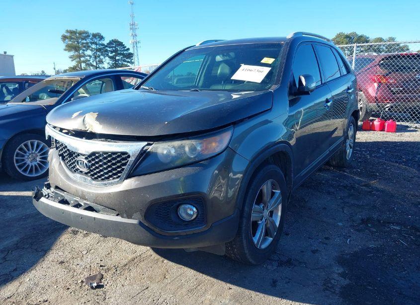 Photo 2 of 2013 Kia Sorento EX (VIN 5XYKU4A63DG406782)
