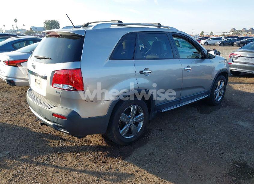 Photo 4 of 2013 Kia Sorento EX (VIN 5XYKU4A66DG346674)