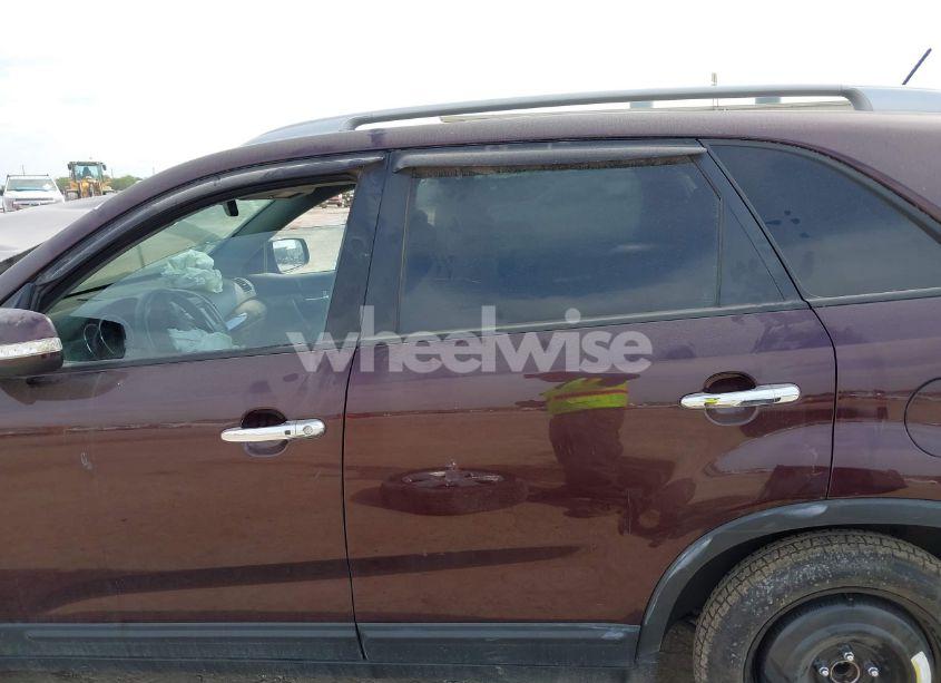 Photo 13 of 2013 Kia Sorento EX (VIN 5XYKU4A69DG401733)