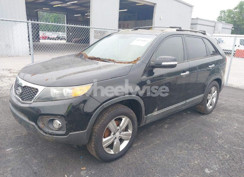 Photo 2 of 2013 Kia Sorento EX (VIN 5XYKU4A6XDG330770)
