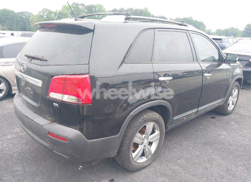 Photo 4 of 2013 Kia Sorento EX (VIN 5XYKU4A6XDG330770)