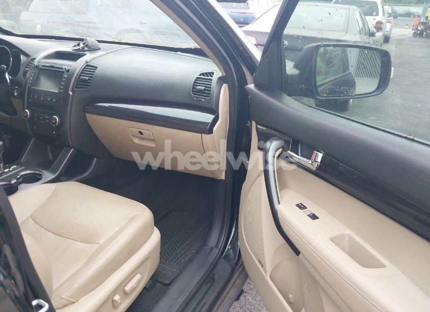 Photo 5 of 2013 Kia Sorento EX (VIN 5XYKU4A6XDG330770)