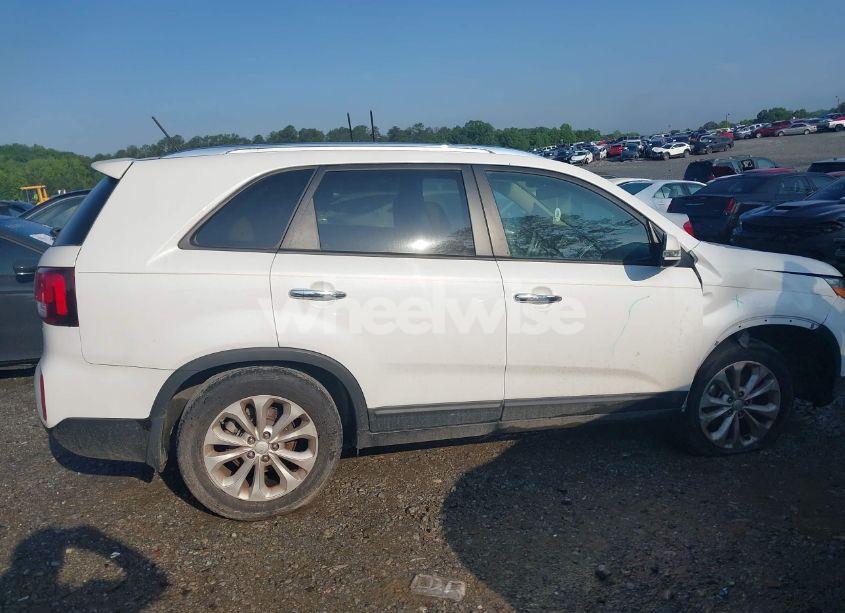 Photo 13 of 2014 Kia Sorento EX V6 (VIN 5XYKU4A70EG431214)