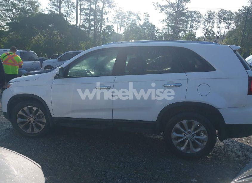 Photo 14 of 2014 Kia Sorento EX V6 (VIN 5XYKU4A70EG431214)