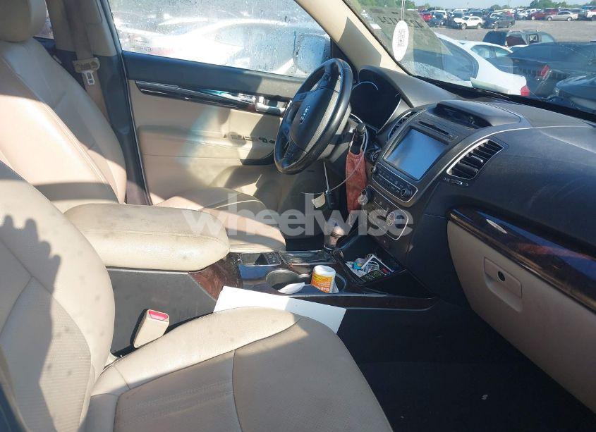 Photo 5 of 2014 Kia Sorento EX V6 (VIN 5XYKU4A70EG431214)