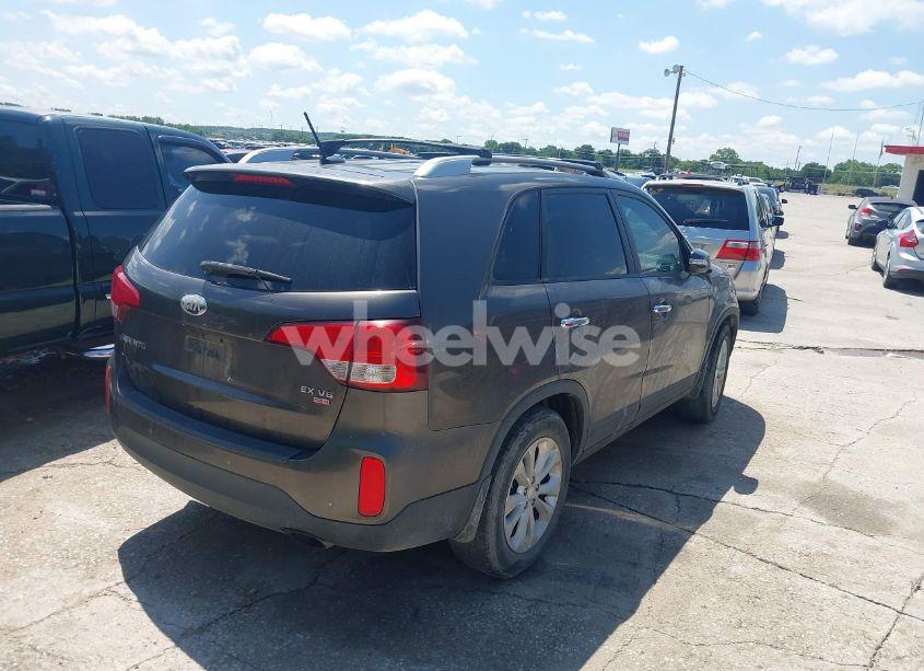 Photo 4 of 2014 Kia Sorento EX V6 (VIN 5XYKU4A70EG431567)