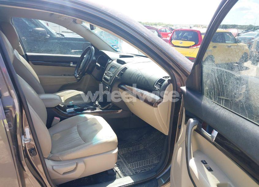 Photo 5 of 2014 Kia Sorento EX V6 (VIN 5XYKU4A70EG431567)