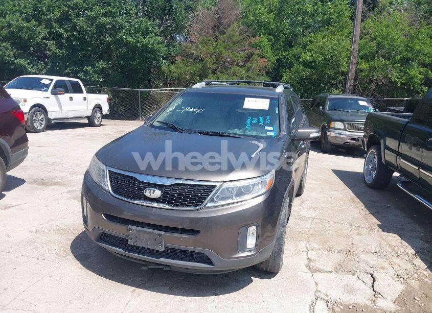 Photo 6 of 2014 Kia Sorento EX V6 (VIN 5XYKU4A70EG431567)