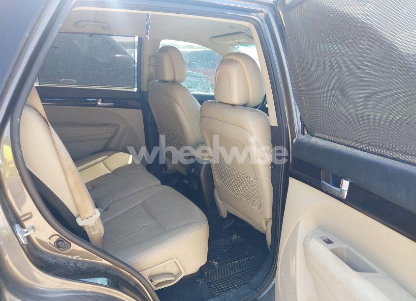 Photo 8 of 2014 Kia Sorento EX V6 (VIN 5XYKU4A70EG431567)