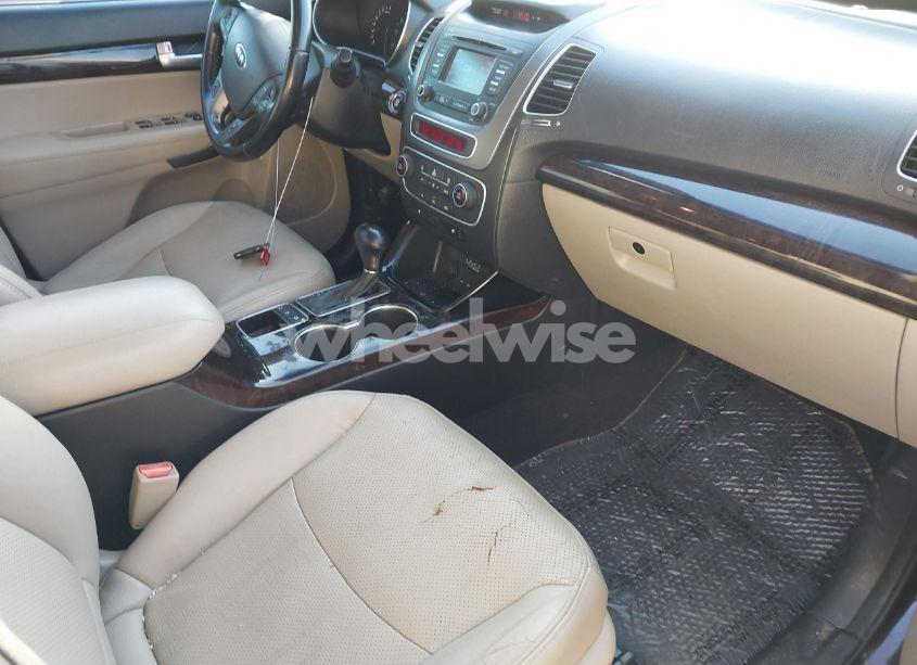 Photo 5 of 2014 Kia Sorento EX V6 (VIN 5XYKU4A70EG507210)