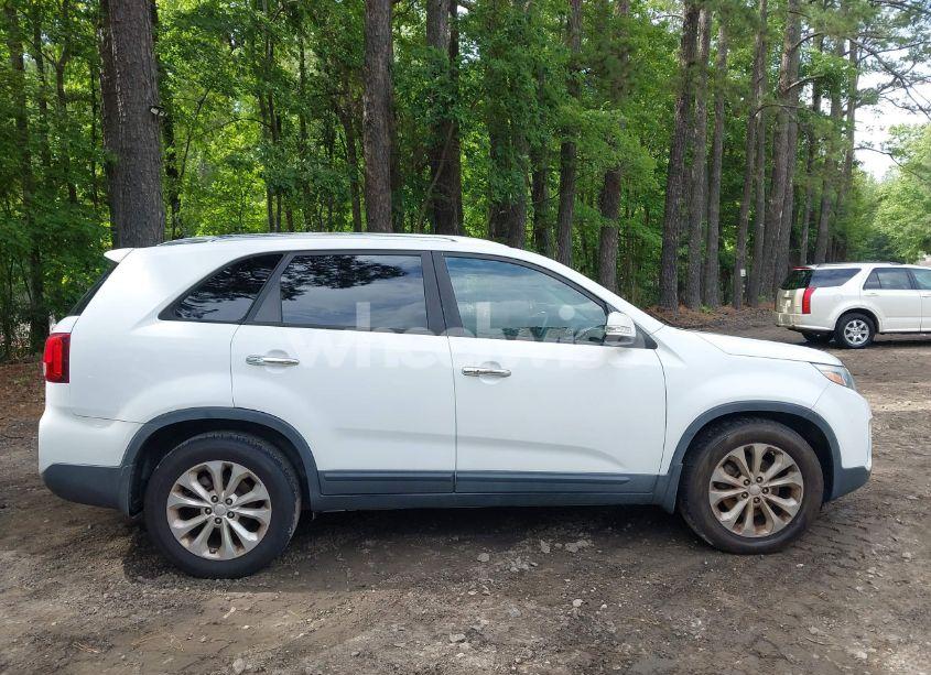 Photo 12 of 2014 Kia Sorento EX V6 (VIN 5XYKU4A70EG516330)