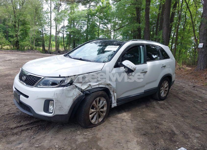 Photo 2 of 2014 Kia Sorento EX V6 (VIN 5XYKU4A70EG516330)