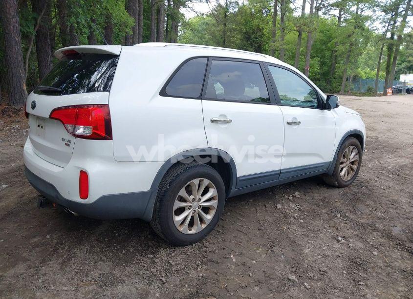 Photo 4 of 2014 Kia Sorento EX V6 (VIN 5XYKU4A70EG516330)