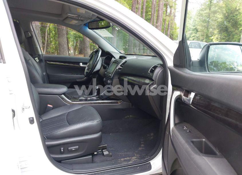 Photo 5 of 2014 Kia Sorento EX V6 (VIN 5XYKU4A70EG516330)