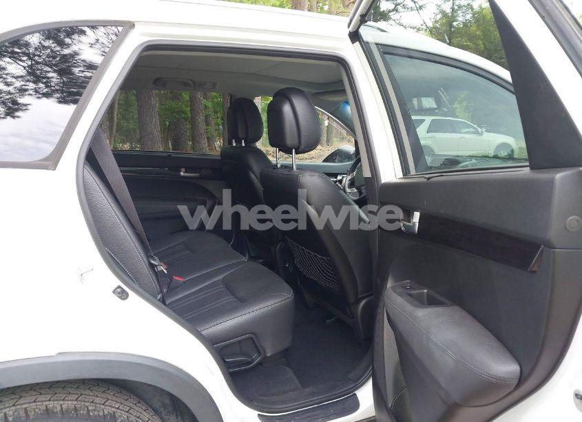 Photo 8 of 2014 Kia Sorento EX V6 (VIN 5XYKU4A70EG516330)