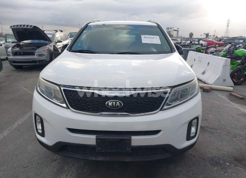Photo 12 of 2015 Kia Sorento EX V6 (VIN 5XYKU4A70FG612752)