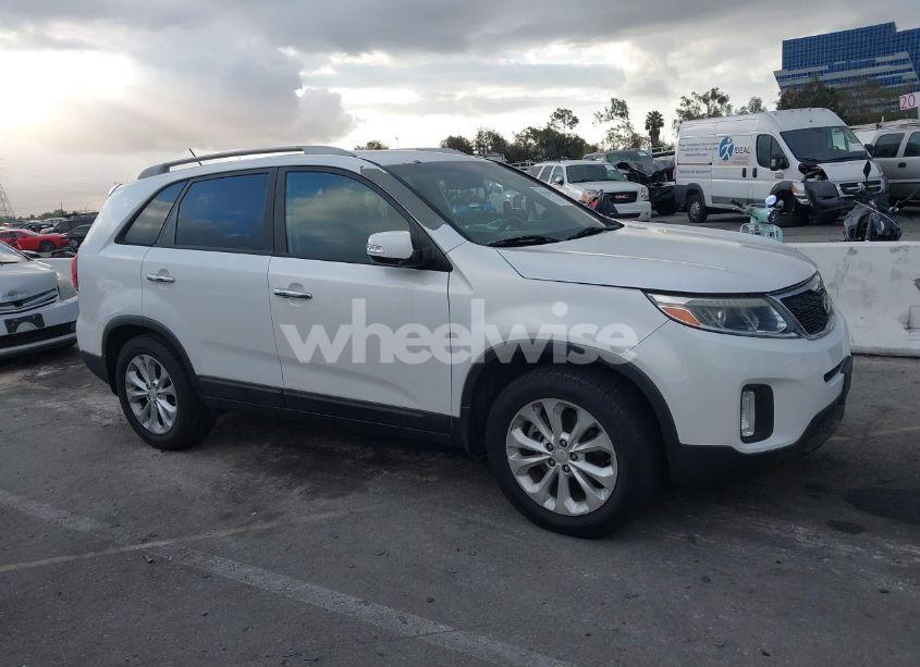 Photo 13 of 2015 Kia Sorento EX V6 (VIN 5XYKU4A70FG612752)