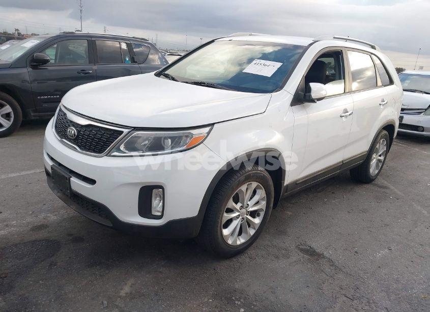 Photo 2 of 2015 Kia Sorento EX V6 (VIN 5XYKU4A70FG612752)