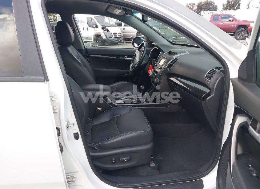 Photo 5 of 2015 Kia Sorento EX V6 (VIN 5XYKU4A70FG612752)