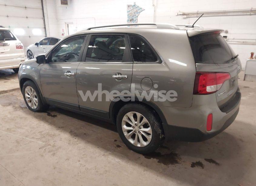 Photo 3 of 2014 Kia Sorento EX V6 (VIN 5XYKU4A71EG435384)