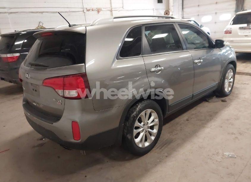 Photo 4 of 2014 Kia Sorento EX V6 (VIN 5XYKU4A71EG435384)