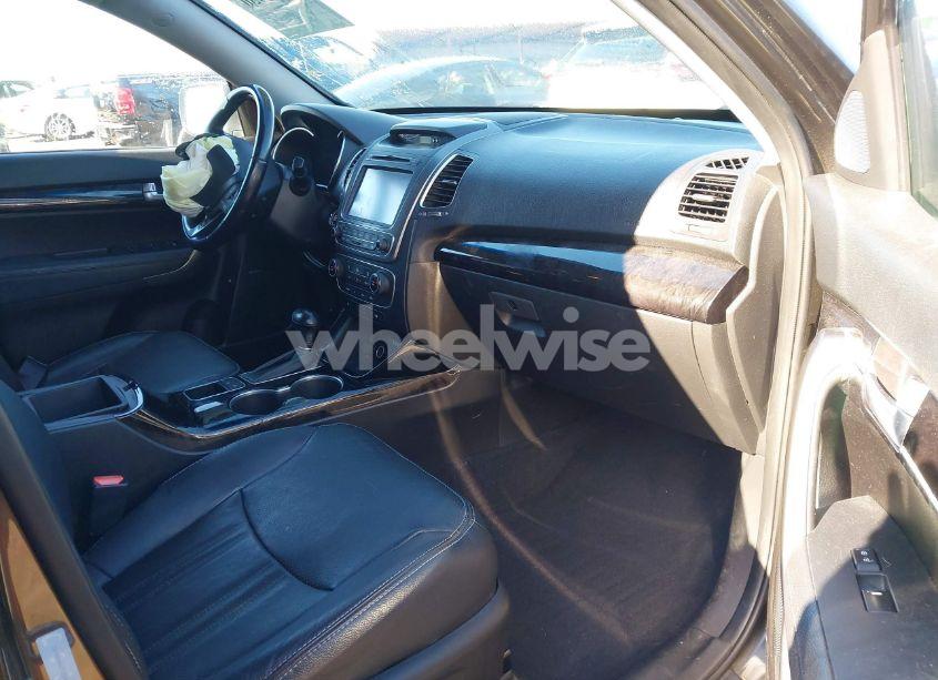 Photo 5 of 2014 Kia Sorento EX V6 (VIN 5XYKU4A71EG497819)