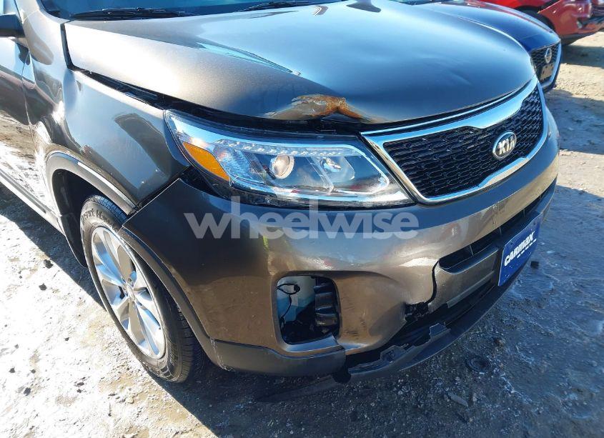 Photo 6 of 2014 Kia Sorento EX V6 (VIN 5XYKU4A71EG497819)