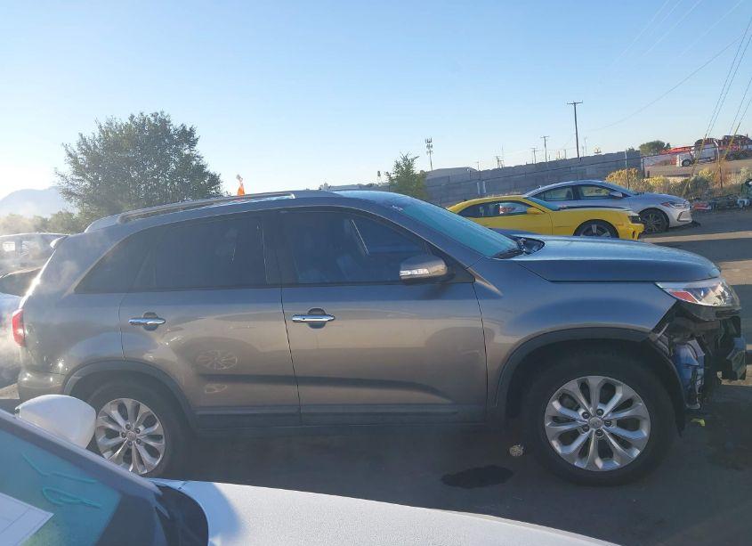 Photo 13 of 2014 Kia Sorento EX V6 (VIN 5XYKU4A71EG513713)