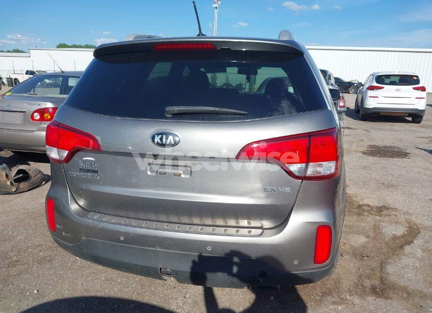 Photo 16 of 2015 Kia Sorento EX V6 (VIN 5XYKU4A71FG631875)