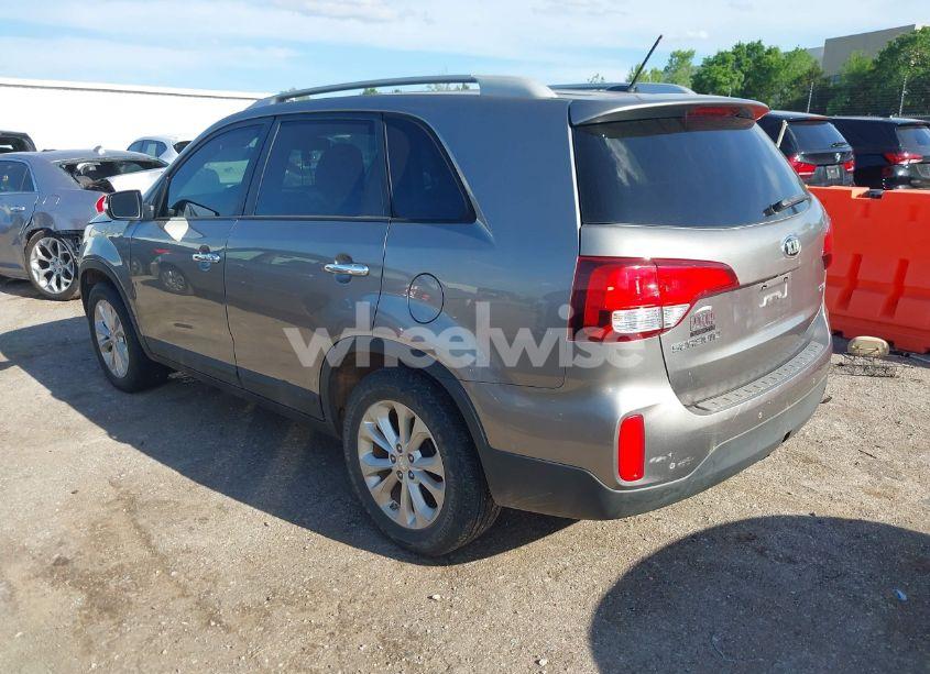 Photo 3 of 2015 Kia Sorento EX V6 (VIN 5XYKU4A71FG631875)