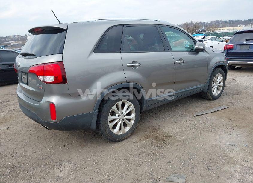 Photo 4 of 2014 Kia Sorento EX V6 (VIN 5XYKU4A72EG431957)
