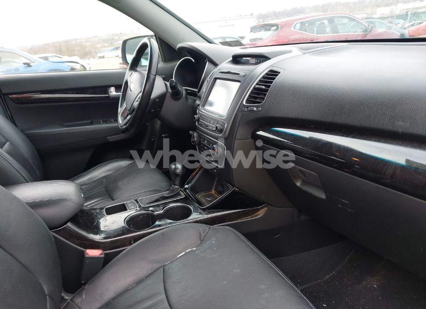 Photo 5 of 2014 Kia Sorento EX V6 (VIN 5XYKU4A72EG431957)