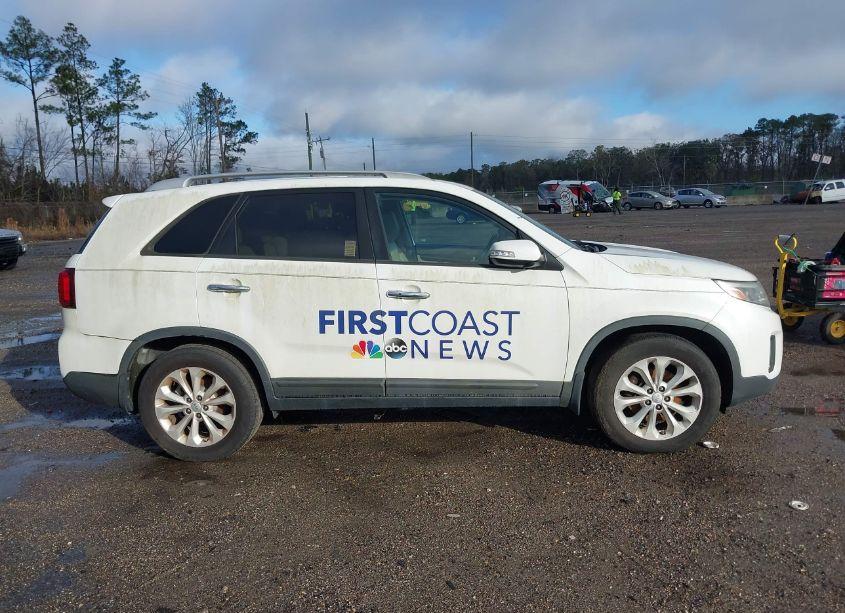 Photo 13 of 2015 Kia Sorento EX V6 (VIN 5XYKU4A72FG563635)