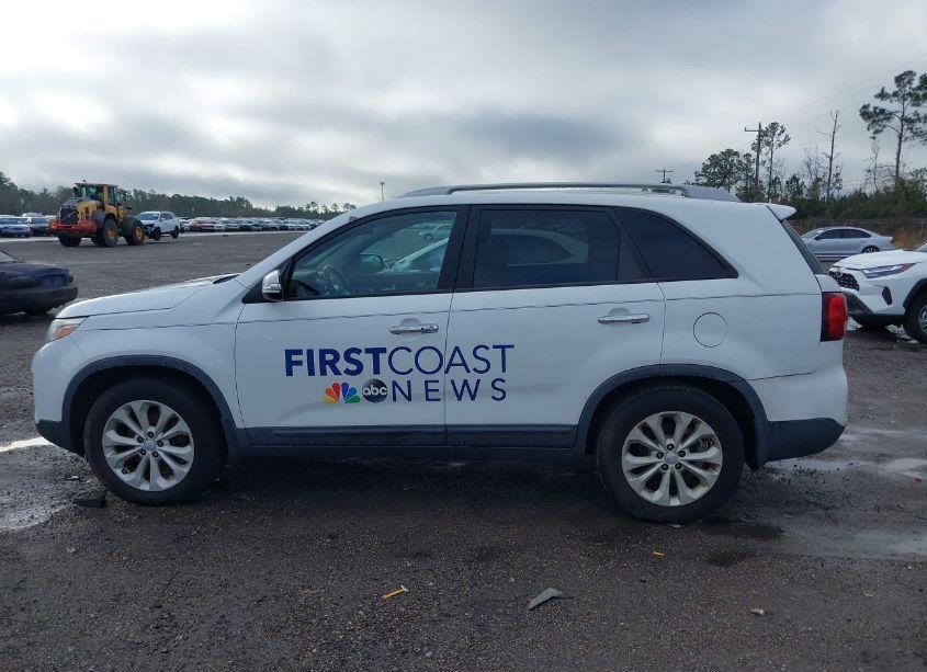 Photo 14 of 2015 Kia Sorento EX V6 (VIN 5XYKU4A72FG563635)