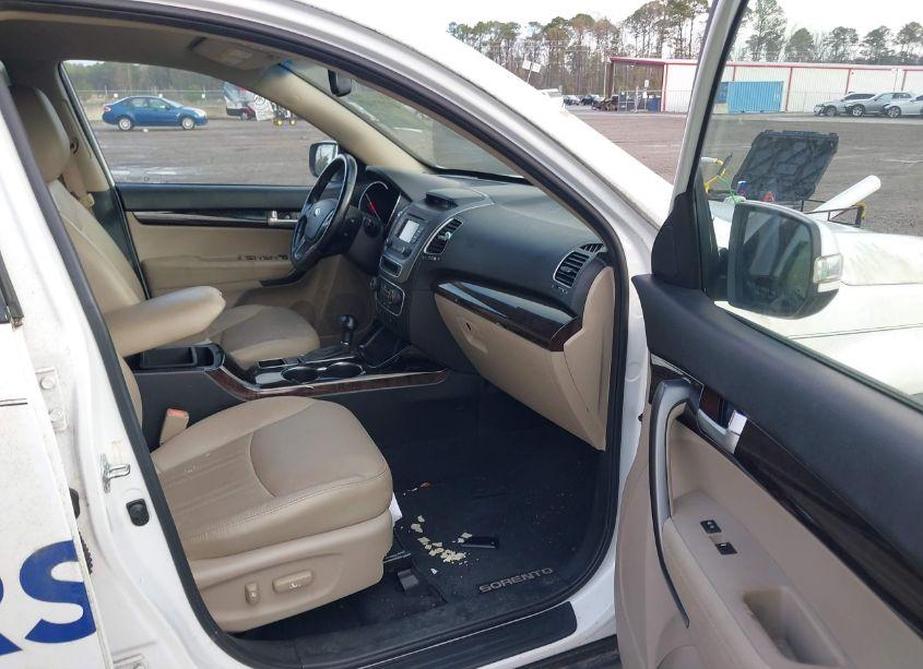 Photo 5 of 2015 Kia Sorento EX V6 (VIN 5XYKU4A72FG563635)