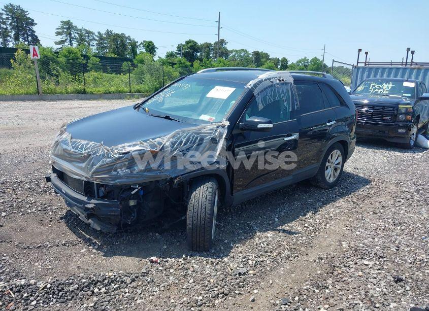 Photo 2 of 2014 Kia Sorento EX V6 (VIN 5XYKU4A73EG491441)