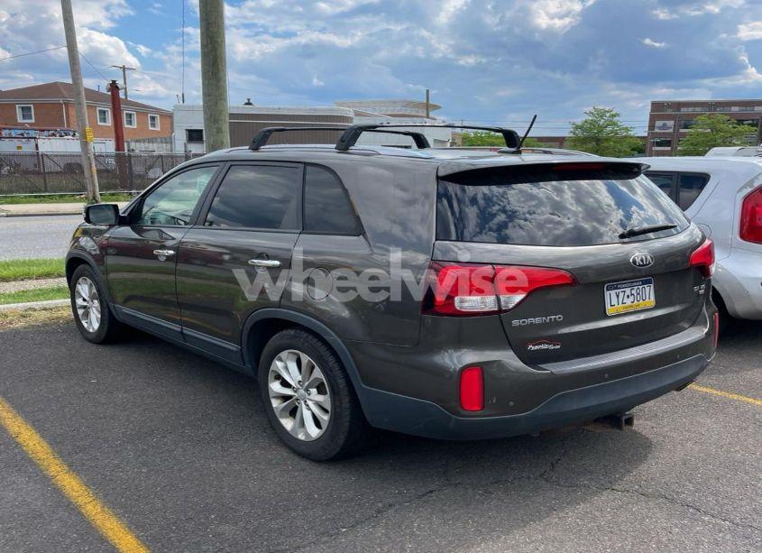 Photo 3 of 2014 Kia Sorento EX V6 (VIN 5XYKU4A75EG510734)
