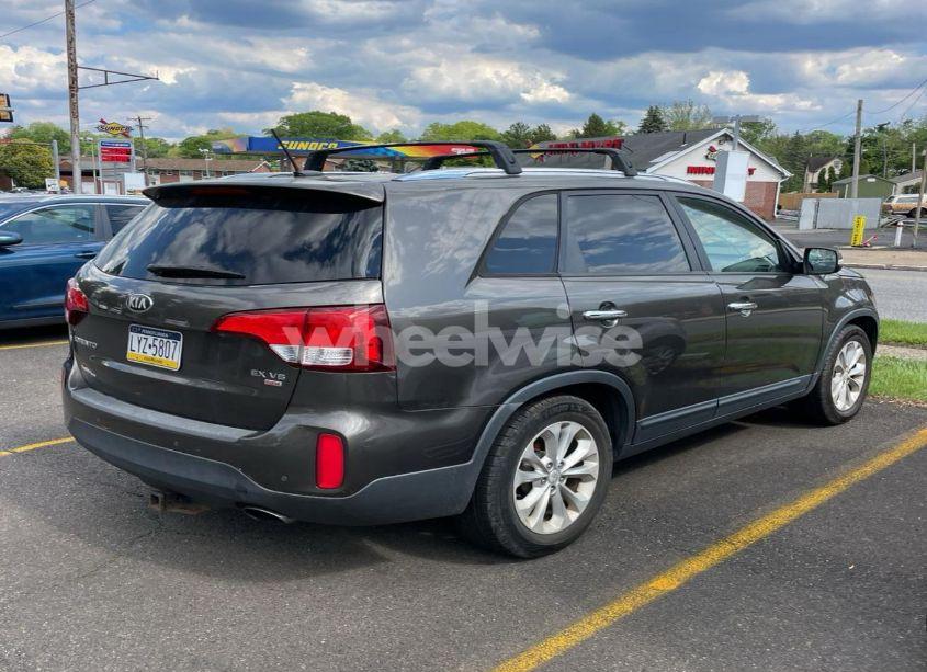 Photo 4 of 2014 Kia Sorento EX V6 (VIN 5XYKU4A75EG510734)