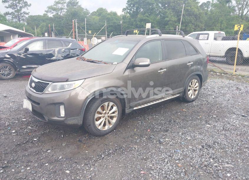 Photo 2 of 2015 Kia Sorento EX V6 (VIN 5XYKU4A75FG585533)
