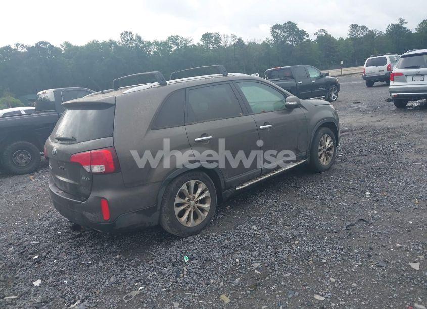 Photo 4 of 2015 Kia Sorento EX V6 (VIN 5XYKU4A75FG585533)