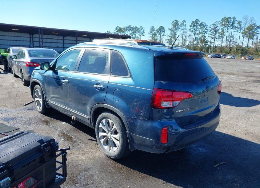 Photo 3 of 2015 Kia Sorento EX V6 (VIN 5XYKU4A75FG587492)