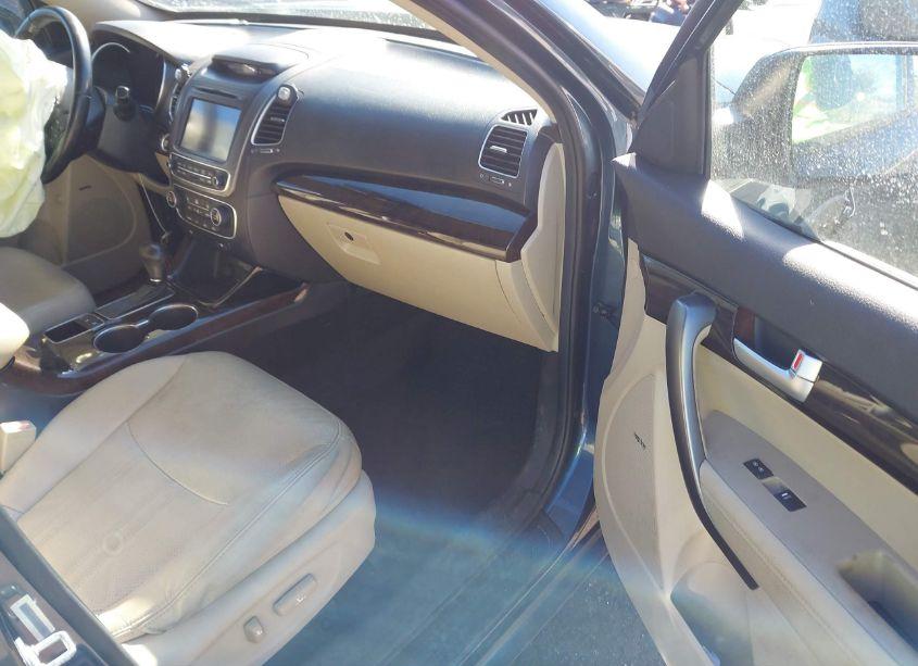 Photo 5 of 2015 Kia Sorento EX V6 (VIN 5XYKU4A75FG587492)