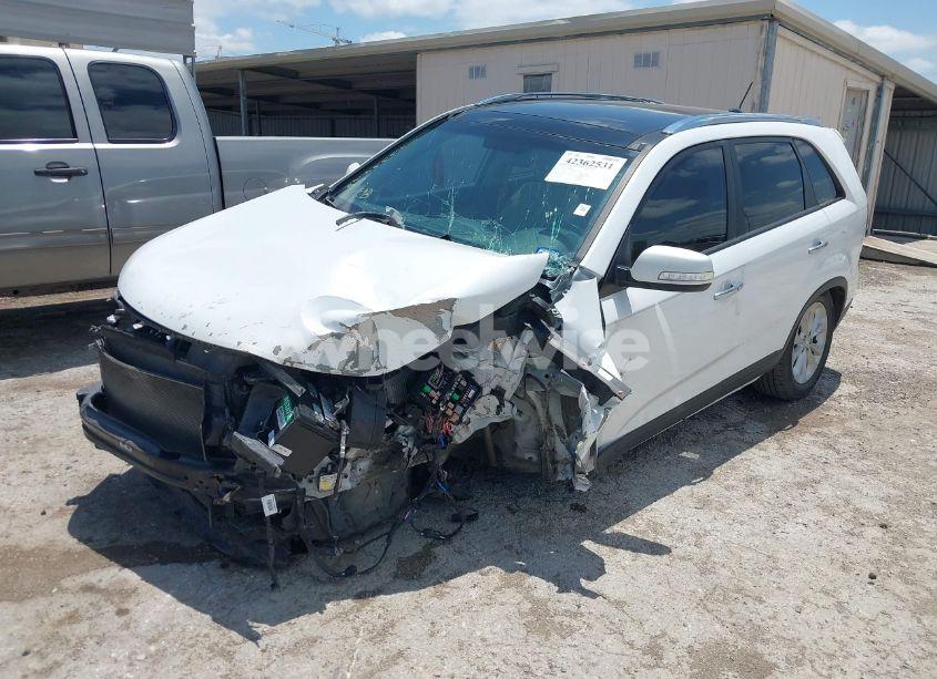 Photo 2 of 2015 Kia Sorento EX V6 (VIN 5XYKU4A77FG648311)