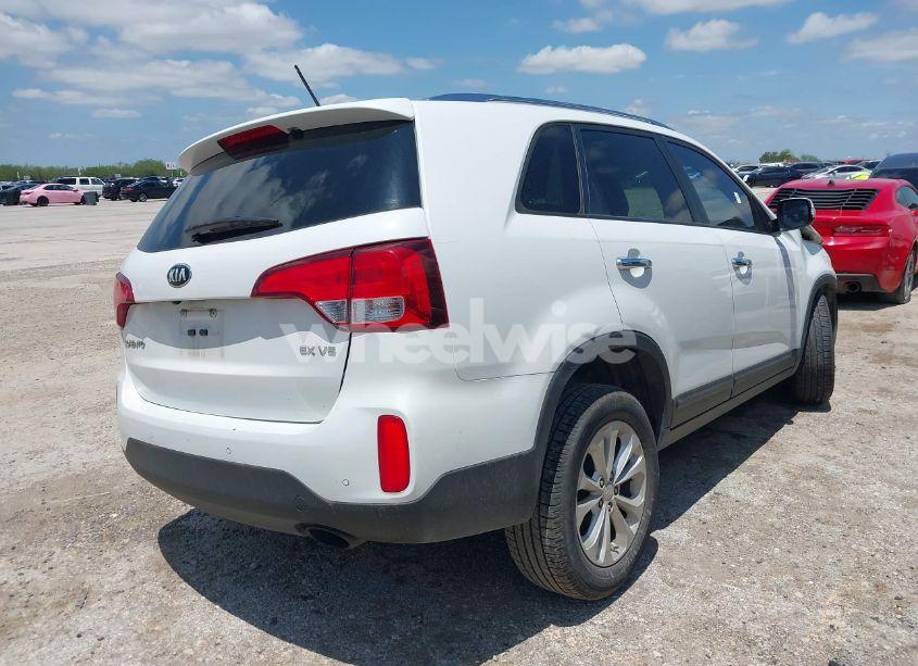 Photo 4 of 2015 Kia Sorento EX V6 (VIN 5XYKU4A77FG648311)