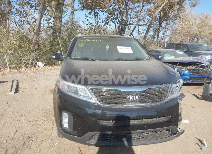 Photo 12 of 2014 Kia Sorento EX V6 (VIN 5XYKU4A78EG490852)