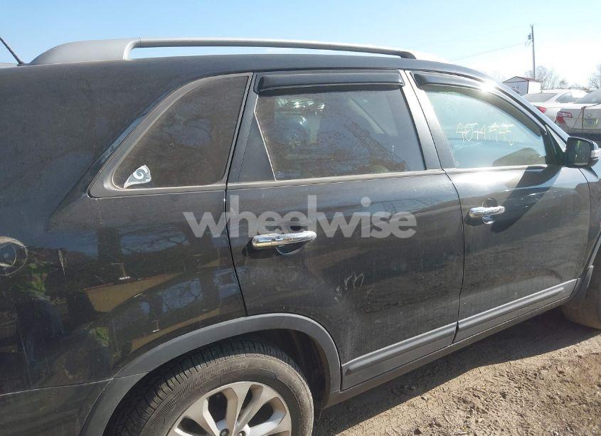 Photo 13 of 2014 Kia Sorento EX V6 (VIN 5XYKU4A78EG490852)