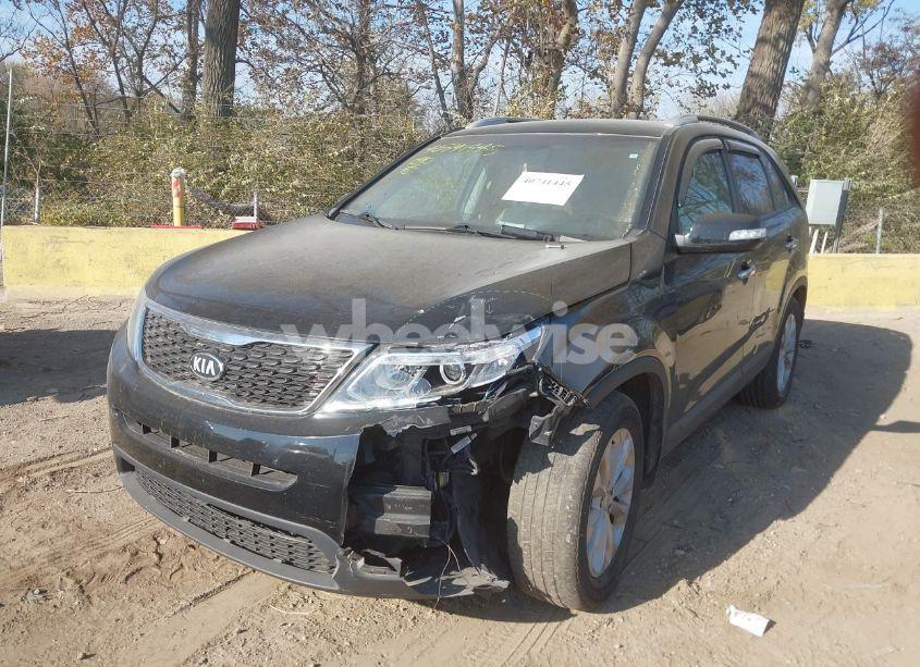 Photo 2 of 2014 Kia Sorento EX V6 (VIN 5XYKU4A78EG490852)