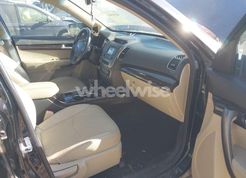 Photo 5 of 2014 Kia Sorento EX V6 (VIN 5XYKU4A78EG490852)