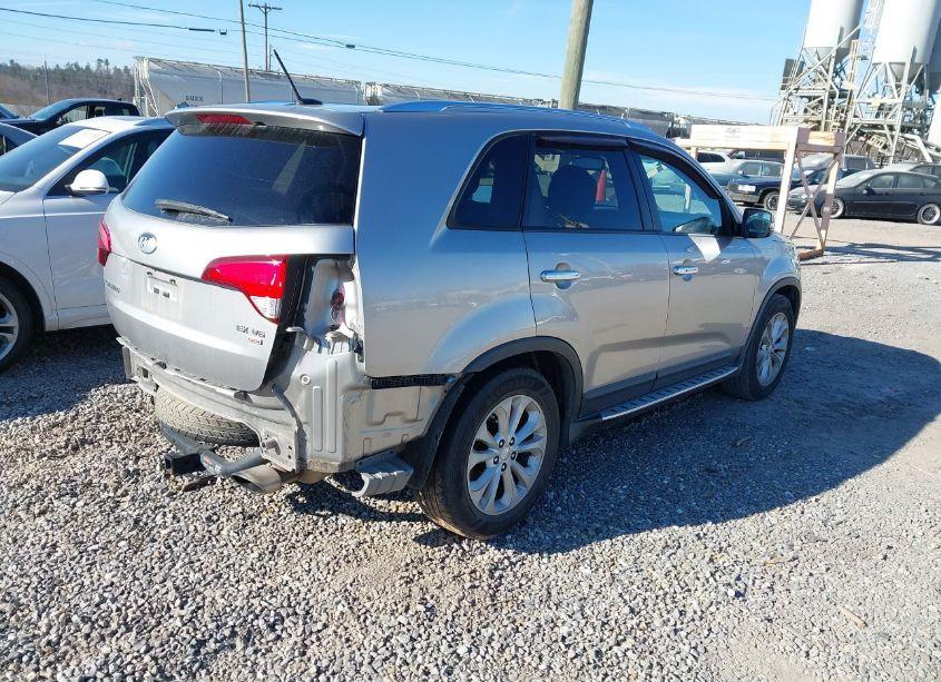 Photo 4 of 2014 Kia Sorento EX V6 (VIN 5XYKU4A78EG512588)