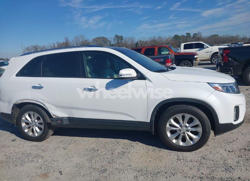 Photo 13 of 2014 Kia Sorento EX V6 (VIN 5XYKU4A7XEG429616)